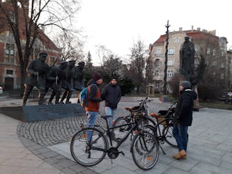 Visita guiada en bicicleta por Cracovia para aprender más sobre la historia de la ciudad.